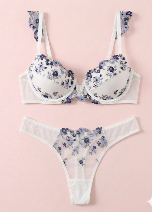 Melodia Embroidered White Underwire Lingerie Set